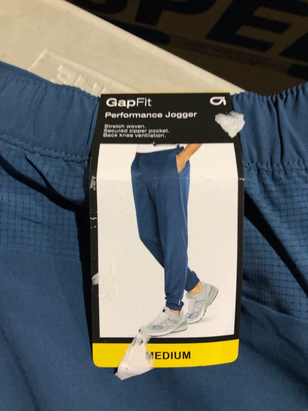 Photo 4 of GapFit Men's Performance Joggers MEDIUM 
