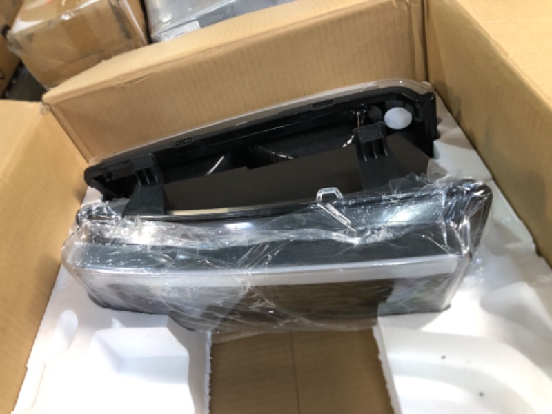 Photo 1 of GORWARE Headlight Assembly w/LED DRL -For:2003-2006 Chevy Silverado **LOOK NEW**