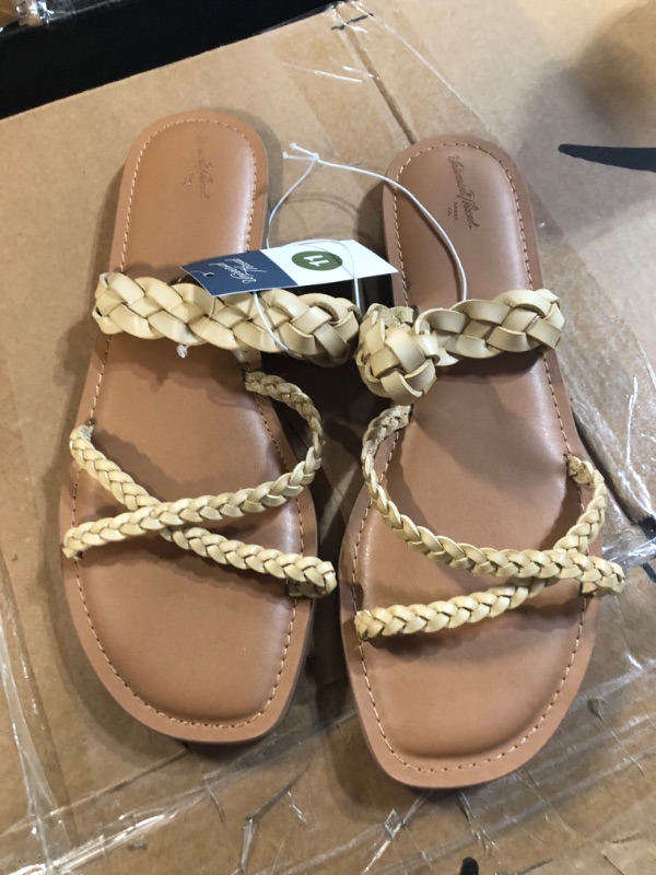 Photo 1 of Universal Thread Women's Sandals, Size 11