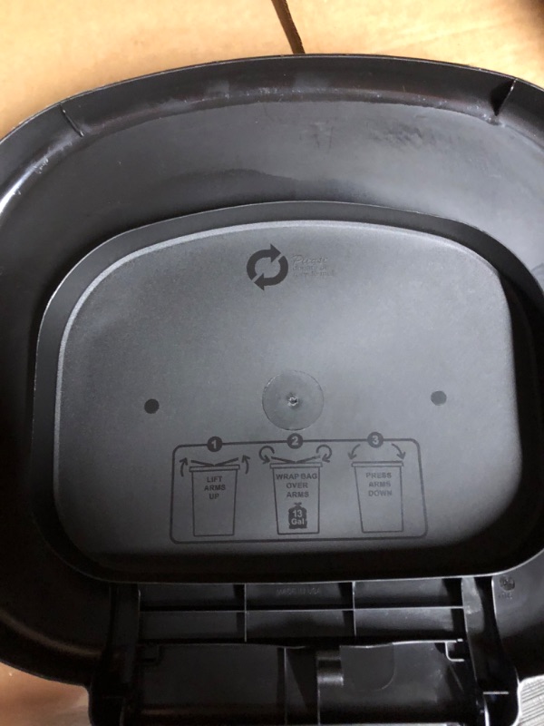 Photo 1 of **SEE NOTES**Rubbermaid Classic Step-On Lid Trash Can for Home, Kitchen, and Bathroom Garbage, 13 Gallon, Black