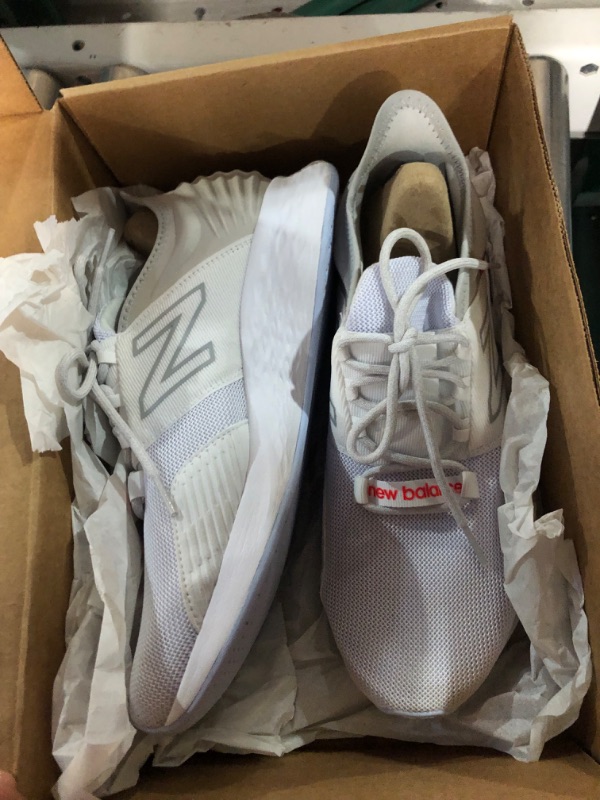 Photo 1 of ****USED****
New Balance Men's Fresh Foam Roav V1 Classic Sneaker 9.5 White/True Red