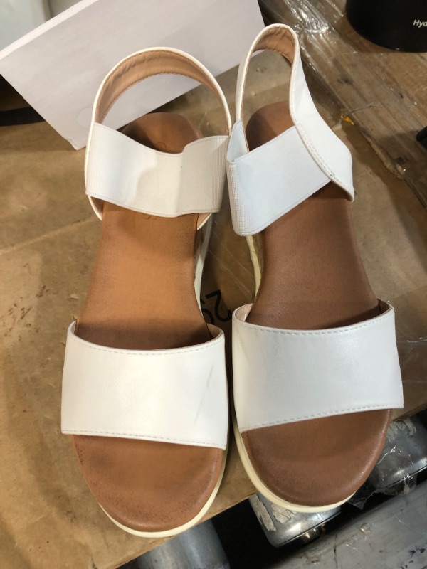 Photo 2 of *USED* DREAM PAIRS Women's Open Toe Ankle Strap Casual Flatform Platform Sandals, Size 9 Nude