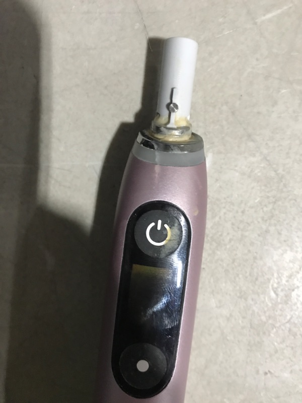 Photo 2 of * item seems to be used * item dirty * see all images *
Oral-B IO Series 9 Electric Toothbrush with 4 Brush Heads, Rose Quartz
