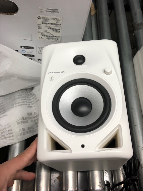 Photo 2 of Pioneer DJ DM-50D-BT-W 5-inch Desktop Active Monitor Speaker Pair with Bluetooth - White