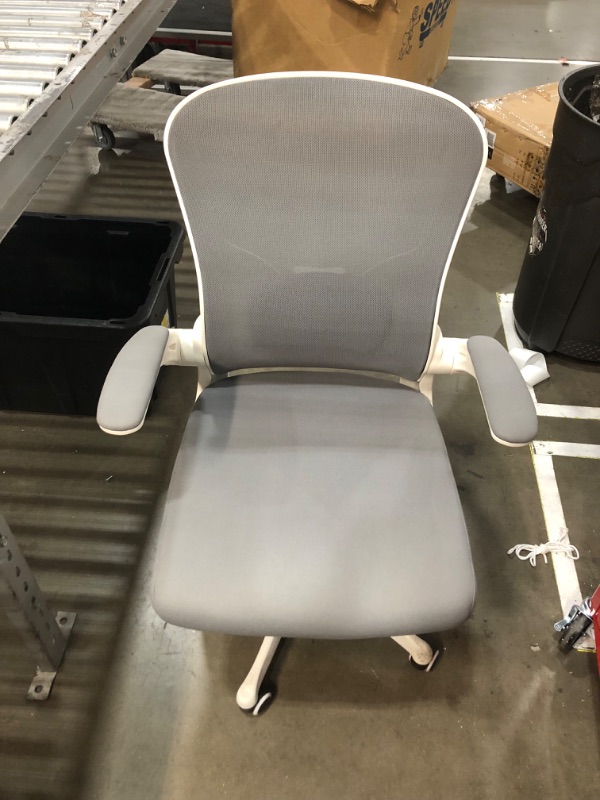Photo 1 of used item
gray & white ergonomic chair 5 wheels and adjustable elbow rest 