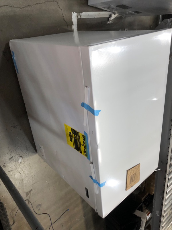 Photo 6 of MINOR DENTS
8.7 cu. ft. Manual Defrost Chest Freezer in White