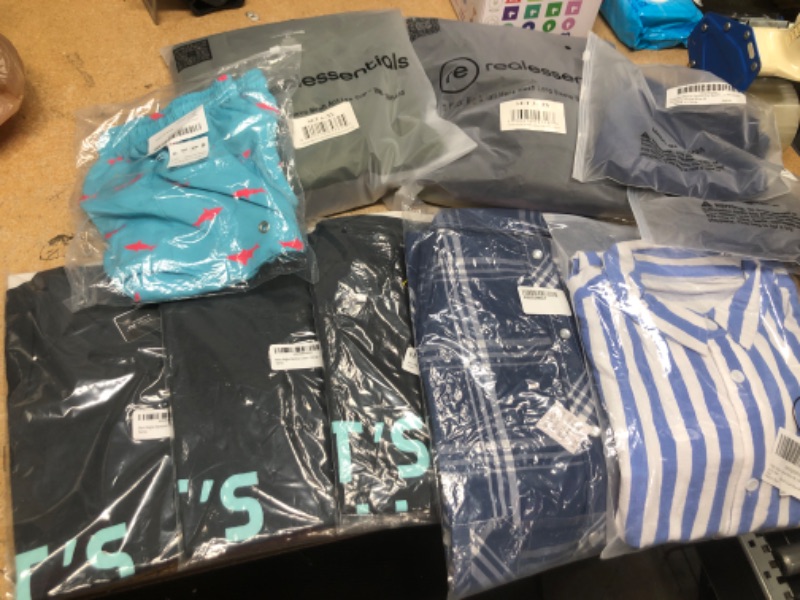 Photo 3 of BUNDLE OF 10  ASSORTED MENS CLOTHING ALL SIZES FROM SMALL TO 6X*** NON REFUNDABLE***