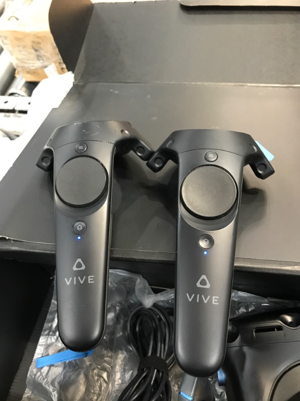 Photo 6 of HTC Vive Cosmos Elite Virtual Reality System Cosmos - Elite