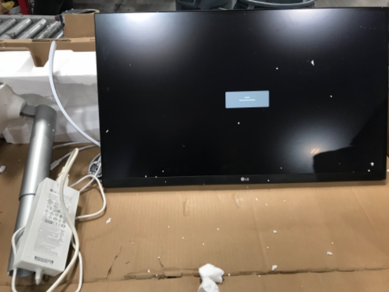 Photo 3 of LG 27UK850-W 27" 4K UHD IPS Monitor with HDR10 with USB Type-C Connectivity and FreeSync, White
