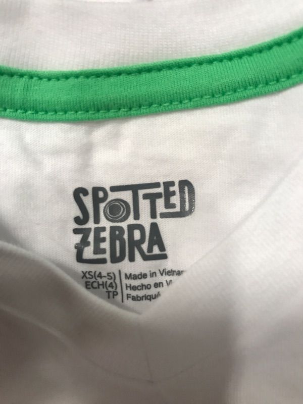 Photo 1 of Amazon Essentials Boys and Toddlers' Short-Sleeve V-Neck T-Shirt Tops (Previously Spotted Zebra), Multipacks - XS 
