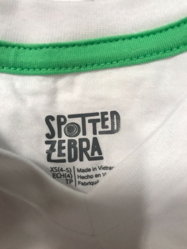 Photo 1 of Amazon Essentials Boys and Toddlers' Short-Sleeve V-Neck T-Shirt Tops (Previously Spotted Zebra), Multipacks - XS 
