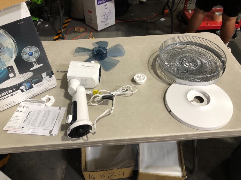 Photo 1 of ***DAMAGED - NONFUNCTIONAL - FOR PARTS - SEE PICTURES***
Rowenta Turbo Silence Table Fan 12 Inches VU2730, White