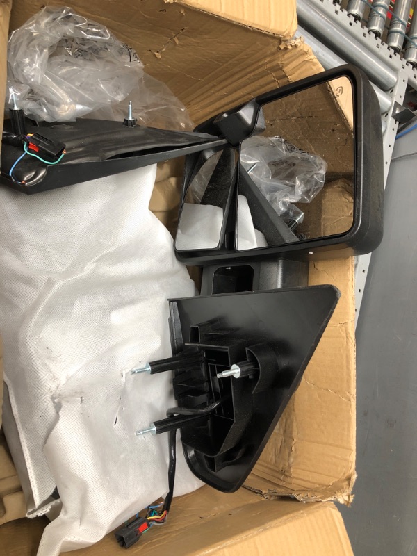 Photo 1 of **ONE MIRROR DAMAGED** AERDM Towing Mirrors Compatible with Ford F150 2004 2005 2006 2007 2008 2009 2010 2011 2012 2013 14 Power Heated with LED Signal and Puddle Light Tow Mirrors Pair set Pickup Truck Tow Mirrors Pair set