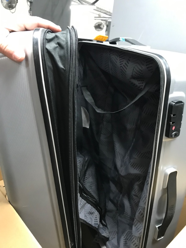 Photo 3 of ***WHEEL DAMAGED - SEE PICTURES***
Samsonite Winfield 3 DLX Hardside Expandable Luggage with Spinners, Checked-Large 28-Inch