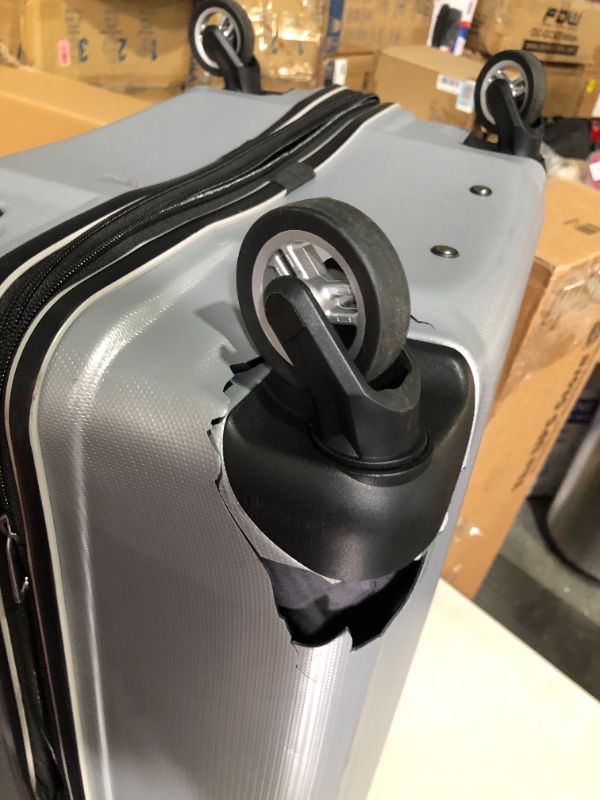 Photo 1 of ***WHEEL DAMAGED - SEE PICTURES***
Samsonite Winfield 3 DLX Hardside Expandable Luggage with Spinners, Checked-Large 28-Inch
