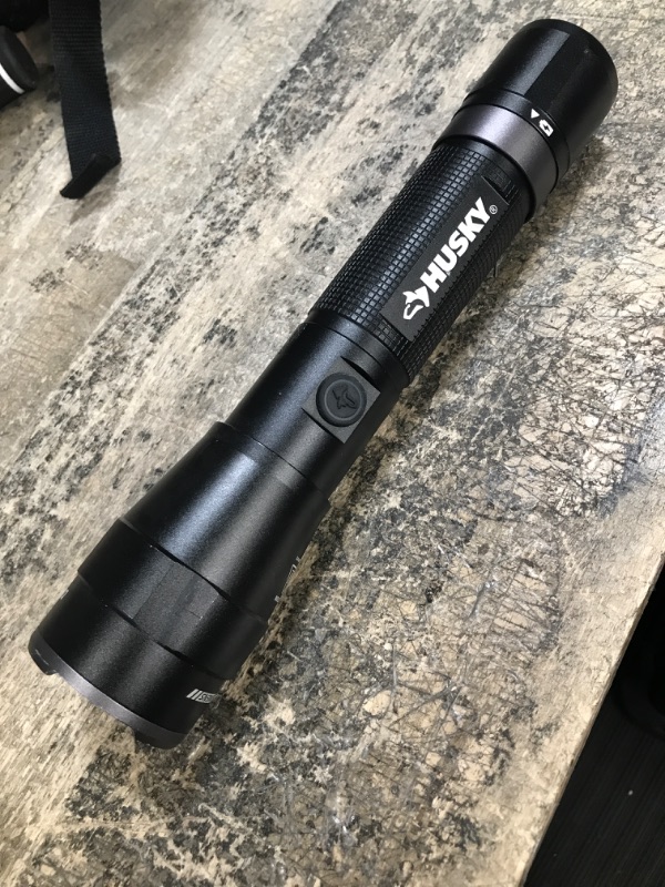 Photo 2 of 2500 Lumens Dual Power LED Rechargeable Focusing Flashlight