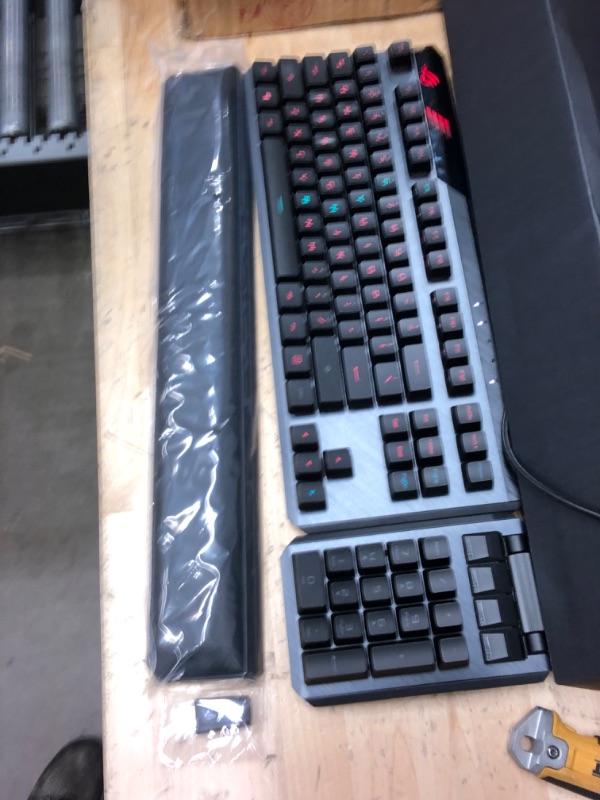 Photo 2 of ASUS ROG Claymore II 100% / 80% TKL Wireless RGB Modular Gaming Keyboard, ROG RX Red Switches, PBT Doubleshot Keycaps, Detachable Numpad, Wrist Rest, Media Controls, USB Passthrough - Black PBT