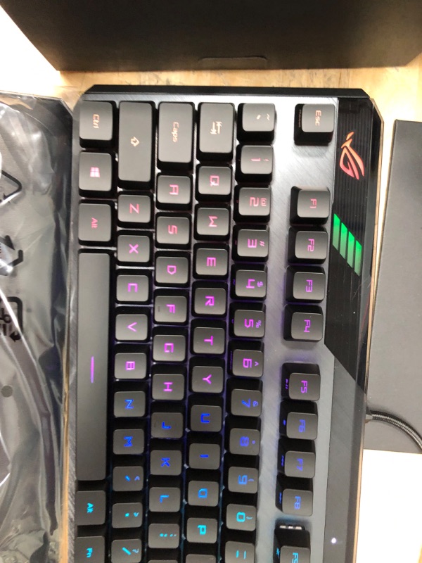 Photo 4 of ASUS ROG Claymore II Wireless Modular Gaming Mechanical Keyboard 