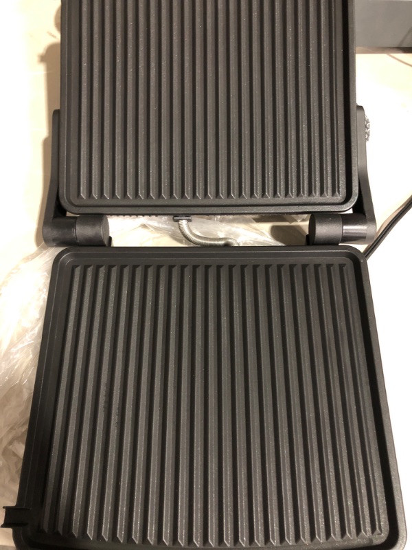 Photo 2 of * powers on *
Panini Press Grill, Yabano Gourmet Sandwich Maker Non-Stick Coated Plates 11" x 9.8", 