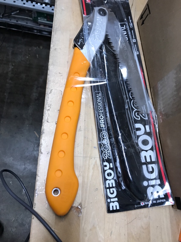 Photo 2 of **blade is broken**
Silky Professional BIGBOY 2000 Folding Saw XL Teeth (356-36) & Professional Series PocketBoy Folding Saw 170mm Medium Teeth (340-17) Saw + Folding Saw