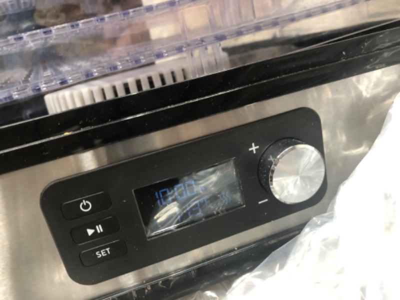 Photo 3 of **SOME TRAYS ARE BROKEN**
VIVOHOME Electric 400W 8 Trays Food Dehydrator Machine with Digital Timer and Temperature Control for Fruit Vegetable Meat Beef Jerky Maker BPA Free 13.5 Inch - 8 Trays Silver