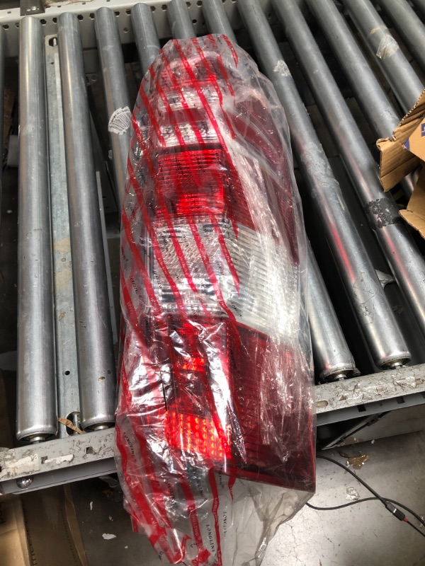 Photo 2 of Driver Left Side Tail Light Rear Lamp Without Circuit Fit Dodge Freightliner Mercedes Sprinter 2007-2018 Driver(LH) Side