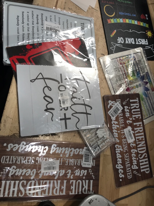 Photo 1 of ***Bundle of signs - 8 pack