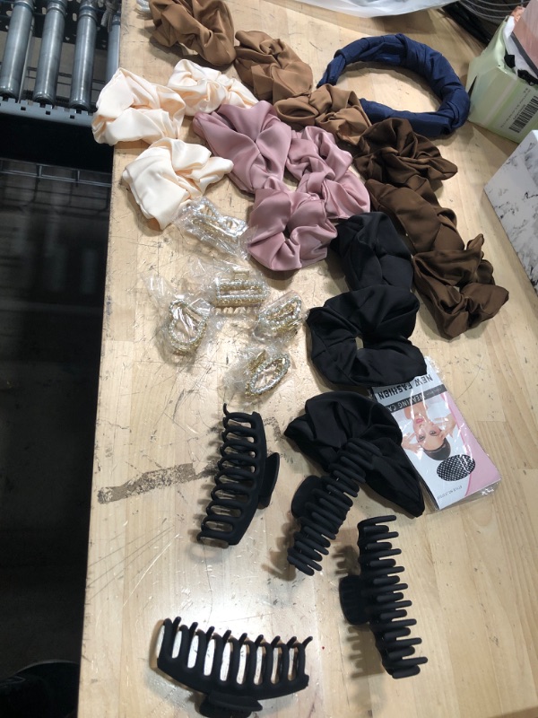 Photo 1 of ***Bundle of hair accessories - 26 items 