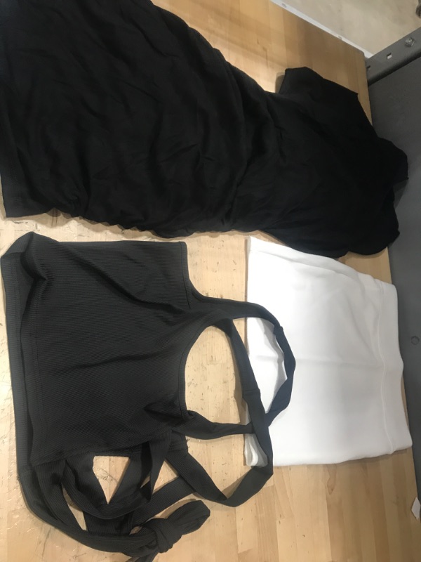 Photo 1 of ***Bundle of women's clothing - 3 pack 