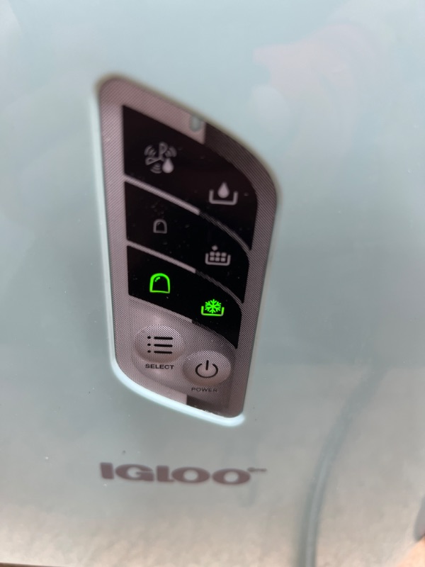 Photo 3 of ***POWERS ON - SEE NOTES***
Igloo Automatic Ice Maker, Self- Cleaning, Countertop Size, 26 Pounds in 24 Hours