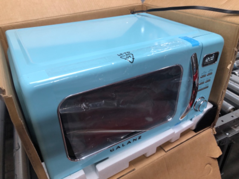 Photo 2 of 0.9 cu. ft. 900-Watt Retro Countertop Microwave in Blue