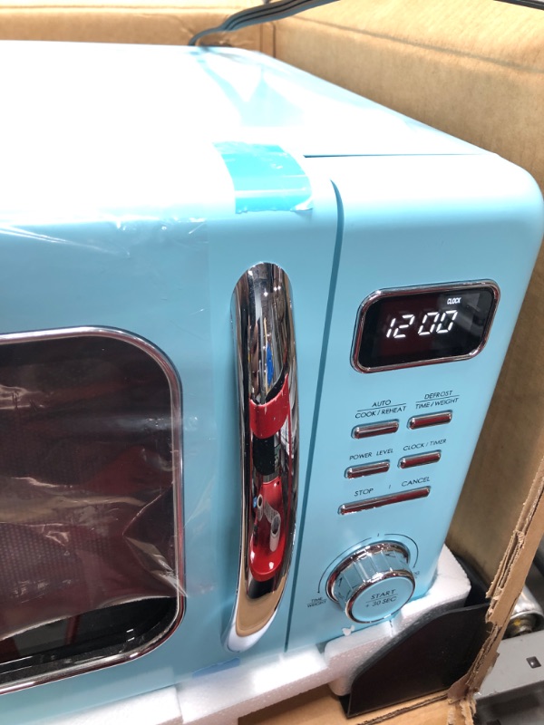 Photo 3 of 0.9 cu. ft. 900-Watt Retro Countertop Microwave in Blue