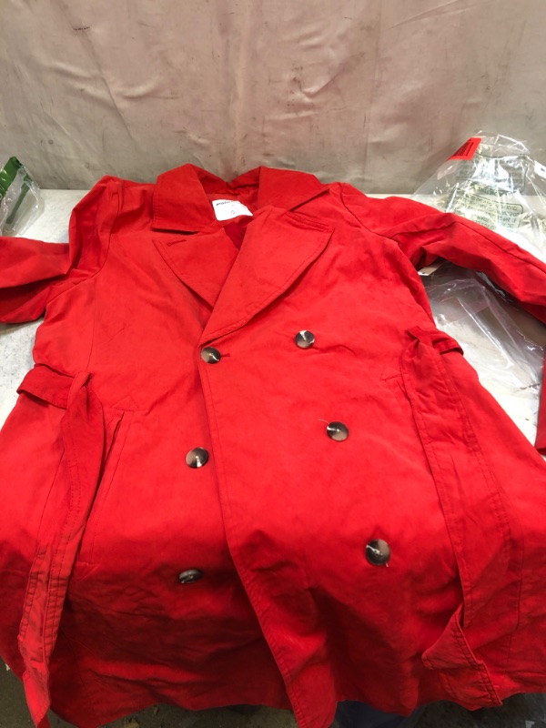 Photo 1 of Amazon Essentials Women's Relaxed-Fit Water-Resistant Trench Coat Small RED