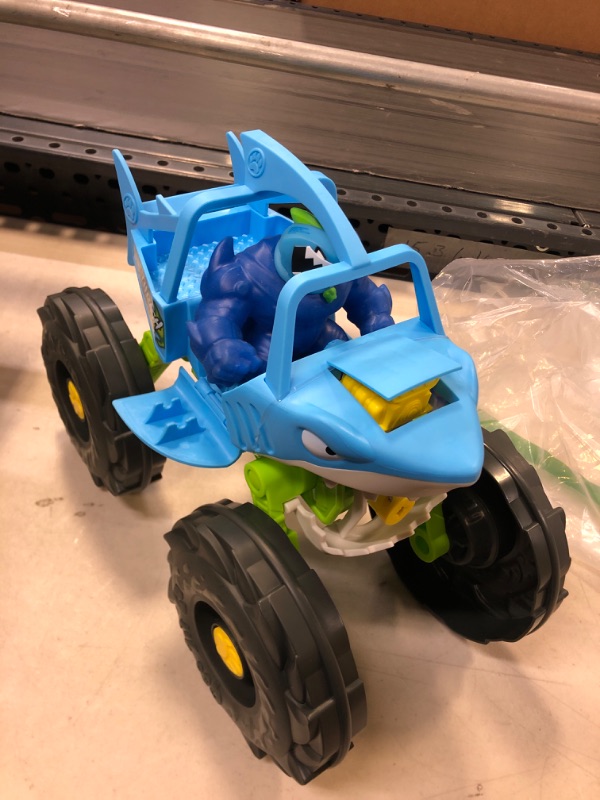 Photo 2 of Heroes of Goo Jit Zu "Stretch and Strike Thrash Mobile! Vehicle with Missile Launcher and Stretchy, Goo Filled Exclusive Race Suit Thrash.
