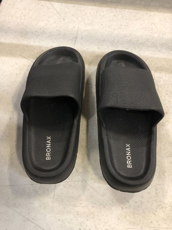 Photo 1 of BRONAX Cloud Slippers for Women and Men | Pillow Slippers Bathroom Sandals | Extremely Comfy | Cushioned Thick Sole - ITEM IS DIRTY - 6-7 Women/4.5-5.5 Men -