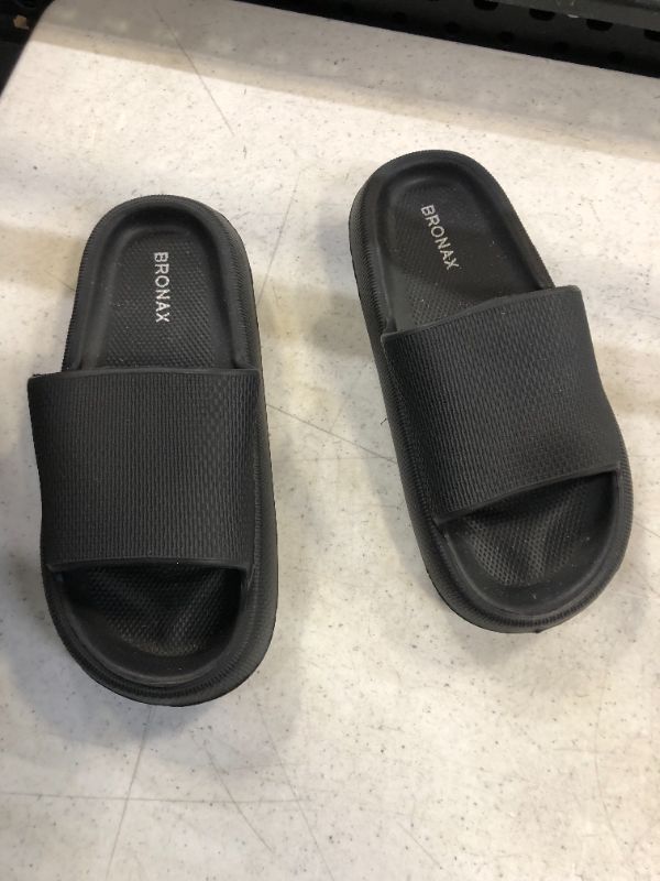 Photo 1 of BRONAX Cloud Slippers for Women and Men | Pillow Slippers Bathroom Sandals | Extremely Comfy | Cushioned Thick Sole - ITEM IS DIRTY - 6-7 Women/4.5-5.5 Men -