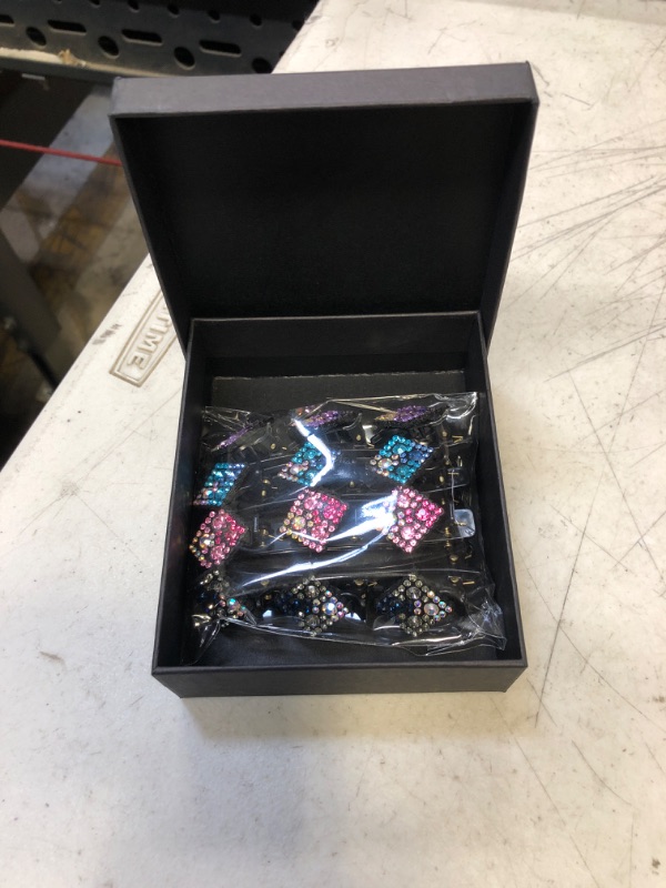Photo 1 of hair clip
