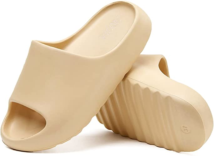 Photo 1 of Platform Pillow Slippers Slides for Women and Men, EVA Anti-Slip Cloud Slippers Lightweight Spa Open Toe Shower Sandals for Indoor & Outdoor
SIZE 10.5 WOMEN