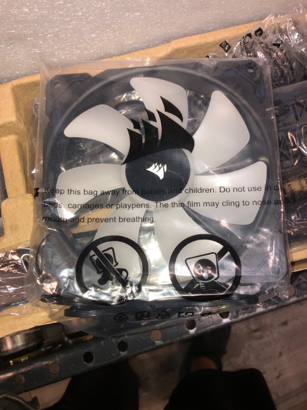 Photo 4 of CORSAIR iCUE H170i ELITE CAPELLIX Liquid CPU Cooler - 33 Dynamic RGB LEDs - 140mm Fans - 420mm Radiator - COMMANDER CORE Smart Lighting Controller - CORSAIR iCUE Software Compatible - Zero RPM Fan RGB Pump + Fans 420mm Elite Capellix Cooler