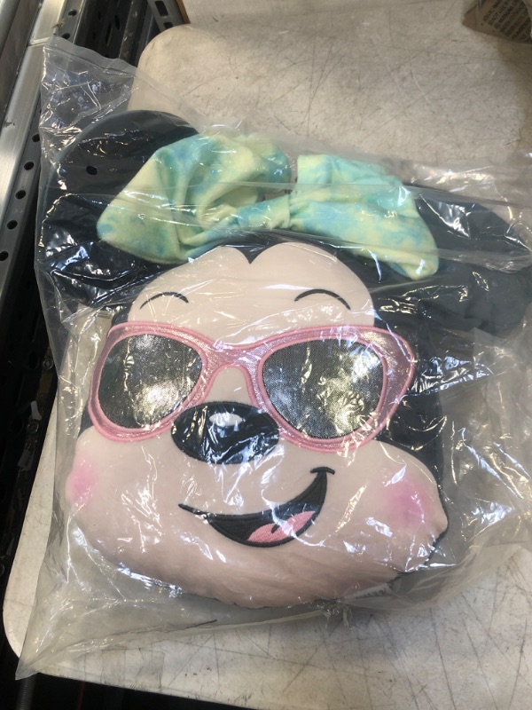 Photo 2 of Disney Street Beach 13.5-Inch Character Head Plush Minnie Mouse, Officially Licensed Kids Toys for Ages 2 Up, Gifts and Presents, Amazon Exclusive