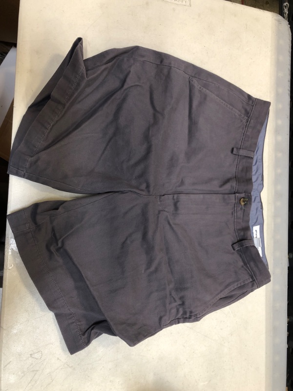 Photo 1 of Amazon Essentials Men's Slim-Fit Stretch Golf Short SIZE 34
 