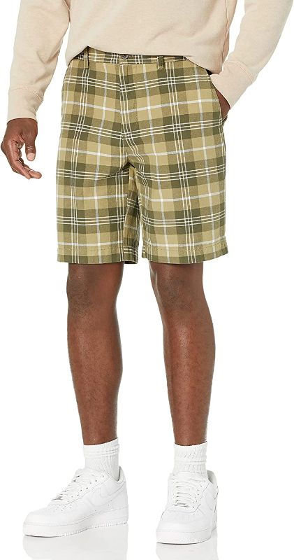 Photo 1 of Amazon Essentials Men's Slim-Fit 9" Short SIZE 33 
