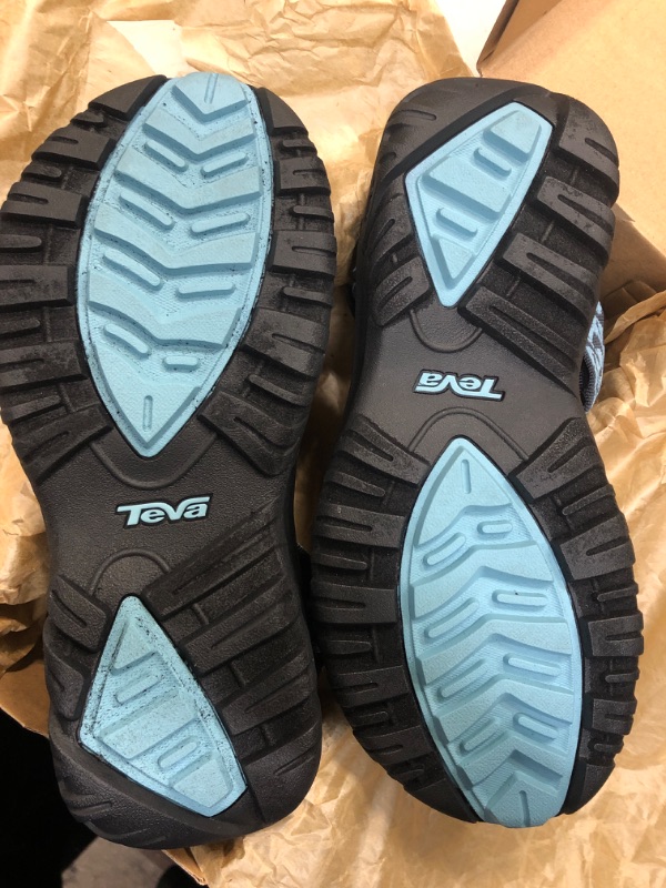 Photo 2 of - WOMEN- SIZE 8-TEVA- W HURRICANE 4