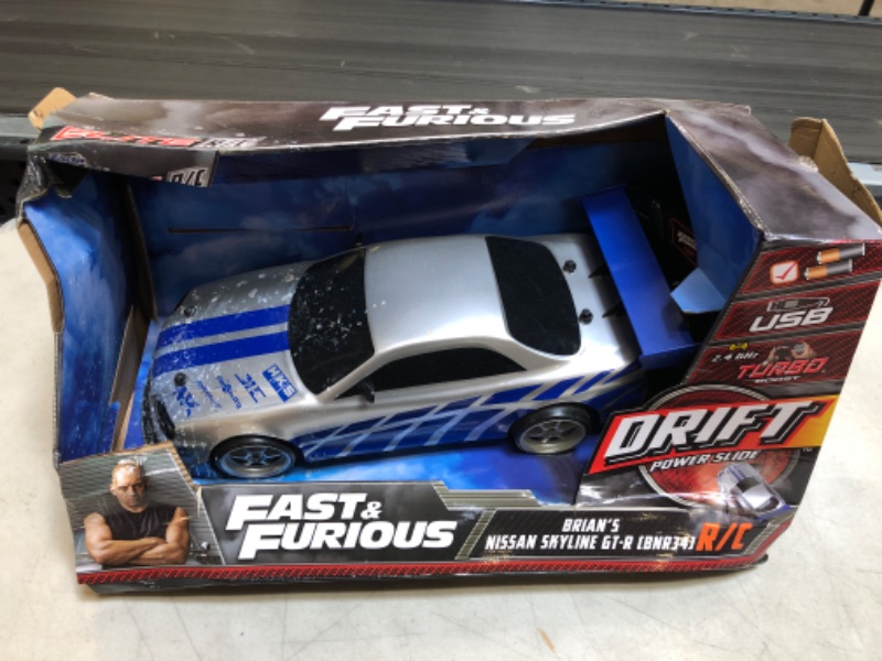 Photo 2 of Jada Toys Fast & Furious Brian's Nissan Skyline GT-R (BN34) Drift Power Slide RC Radio Remote Control Toy Race Car with Extra Tires, 1:10 Scale, Silver/Blue (99701)
DIRTY, MISSING WHEELS-----