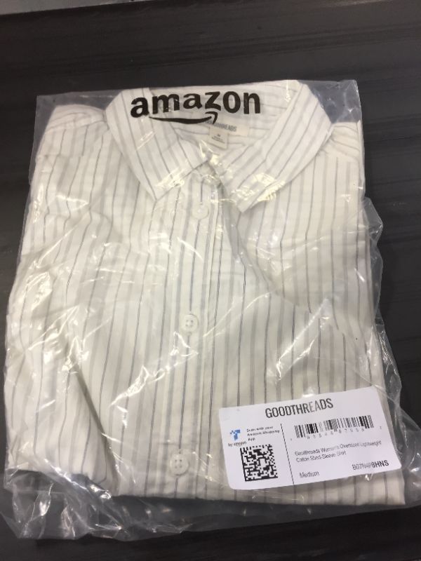 Photo 2 of Amazon Brand - Goodthreads Women's Oversized Lightweight Cotton Short-Sleeve Shirt
