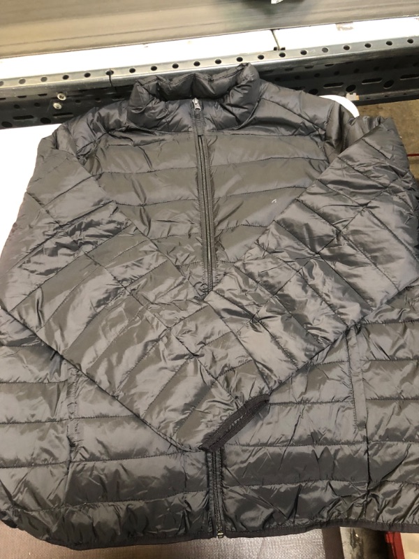 Photo 2 of Amazon Essentials Men's Packable Lightweight Water-Resistant Puffer Jacket X-Large Black