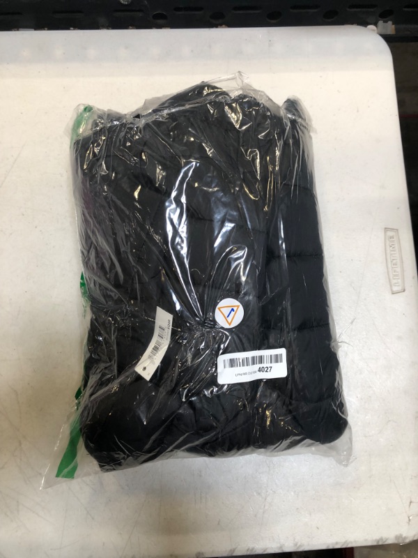 Photo 3 of Amazon Essentials Men's Packable Lightweight Water-Resistant Puffer Jacket X-Large Black
