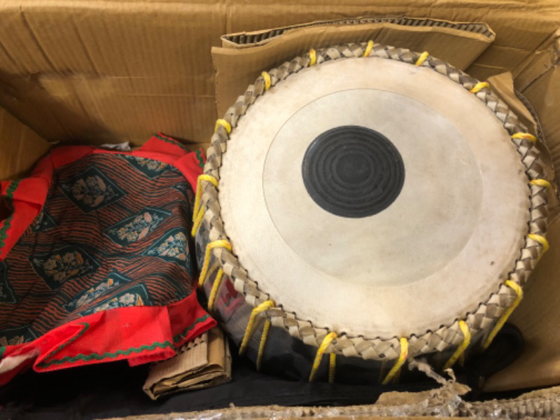 Photo 4 of MAHARAJA Concert Tabla Drum Set, 4½ Kg Copper Bayan, Designer, Finest Dayan with Padded Bag, Hammer, Cushions & Cover - Tabla Set Tabla Drums Tablas Indian Musical Instruments (PDI-69)
+++SLIGHTLY DAMAGED BOX+++, MISSING SOME PARTS