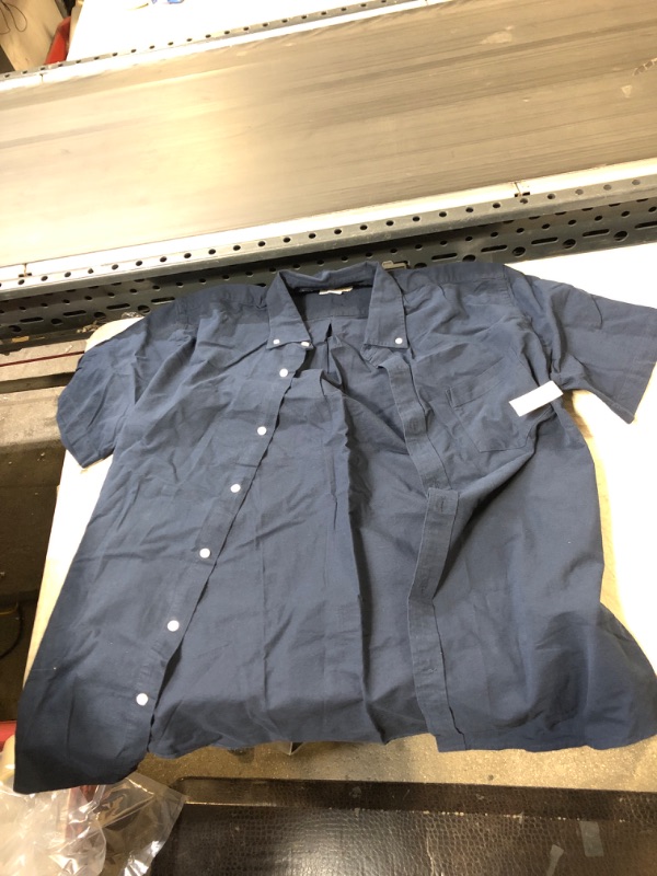 Photo 2 of Amazon Essentials Men's Regular-Fit Short-Sleeve Pocket Oxford Shirt Large Navy
