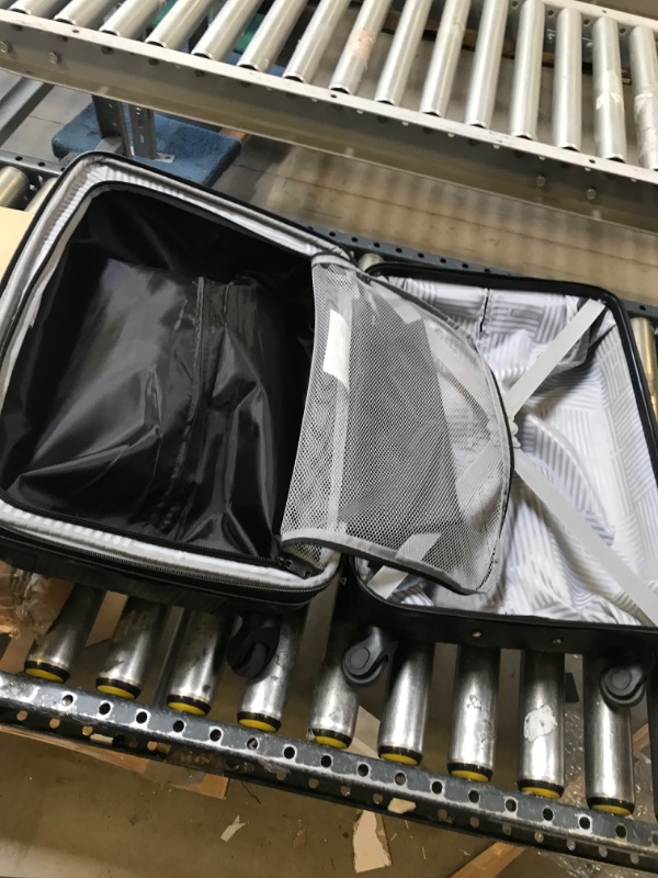 Photo 3 of 20" wheeled luggage 